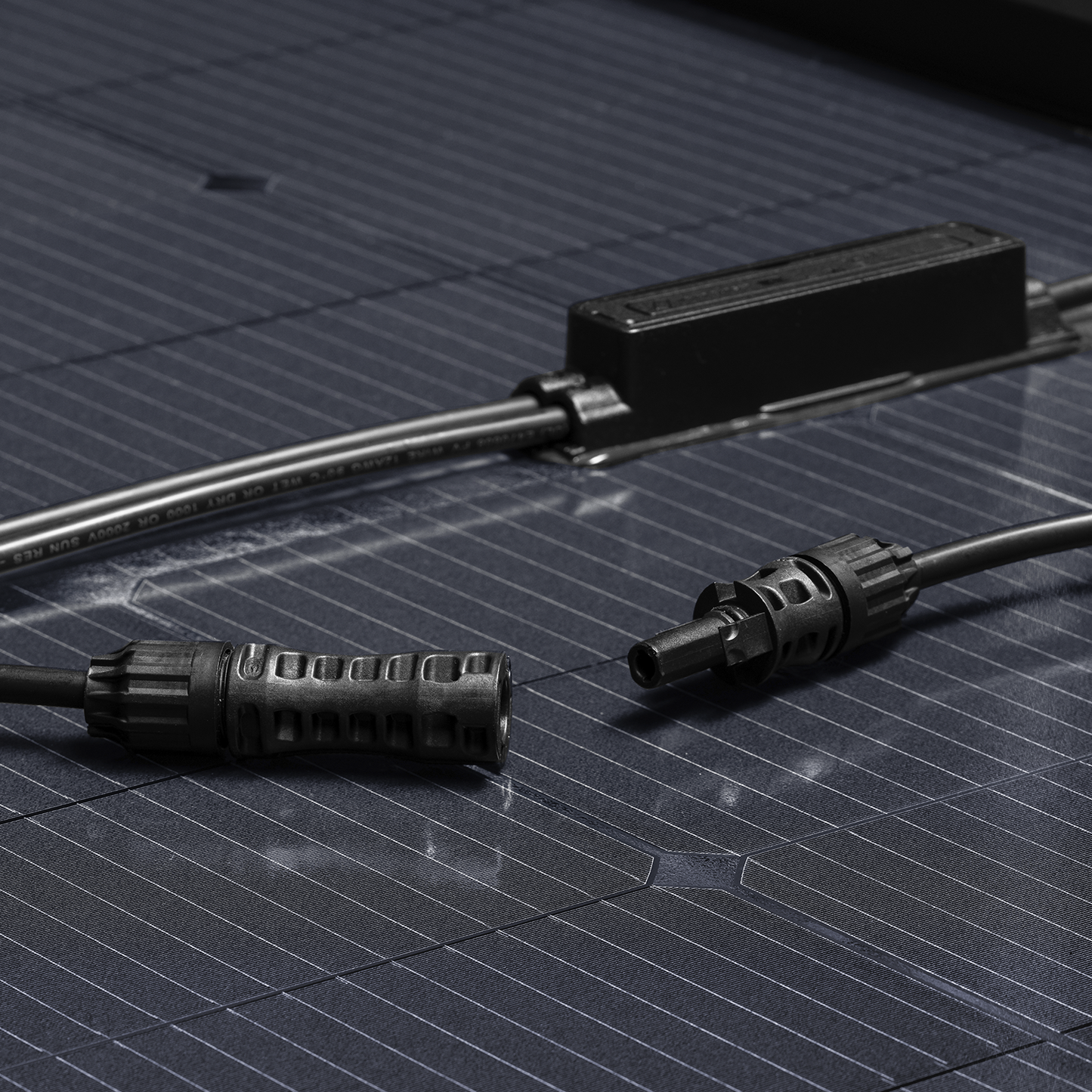 Meyer Burger Glass: Sehr langlebig und feuerfest, bifazial mit aktiver Modulrückseite