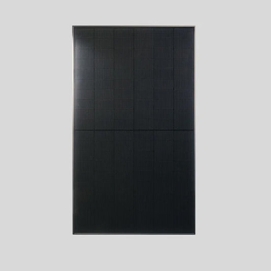 Meyer Burger Black: Elegant schwarz und besonders hagelfest durch 3,2 mm starkes Glas