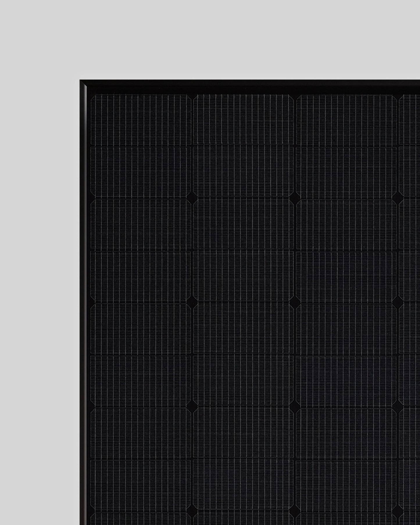 Meyer Burger Black: Elegant schwarz und besonders hagelfest durch 3,2 mm starkes Glas